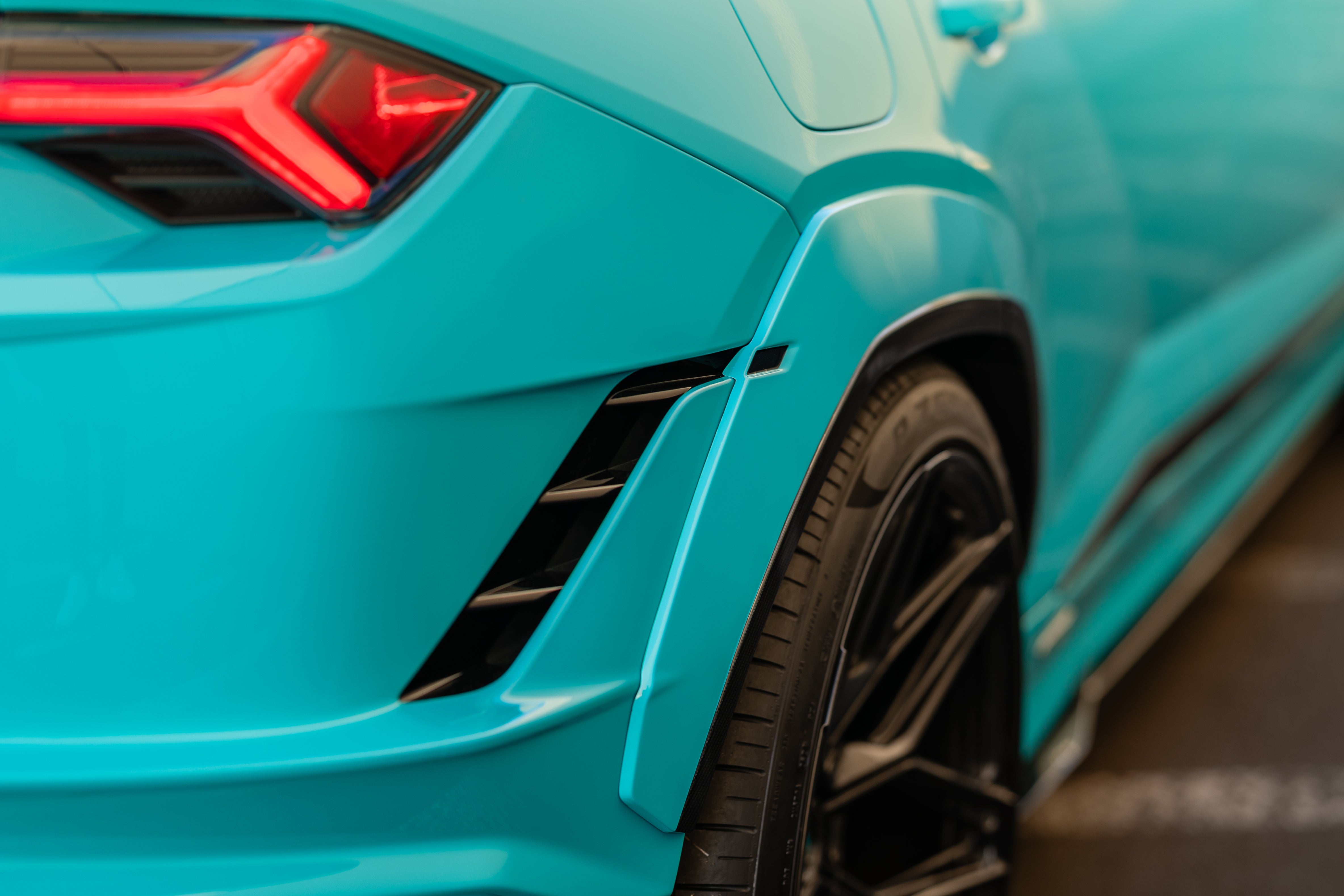 Lamborghini Urus S Carbon Fiber Widetrack Program